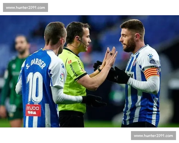 纵览足球世界风云变幻见证绿茵传奇与时代荣光全球豪门争锋巨星崛起